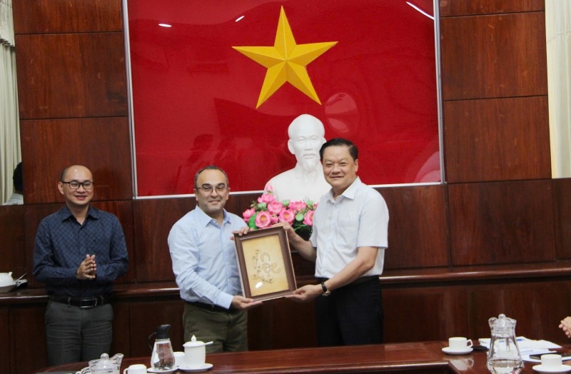 ក្រុមហ៊ុន SUEZ Group ស្វែងរកឱកាសវិនិយោគក្នុងគម្រោងផ្គត់ផ្គង់ទឹក និងប្រព្រឹត្តិកម្មកែច្នៃទឹកសំណល់នៅទីក្រុង Can Tho