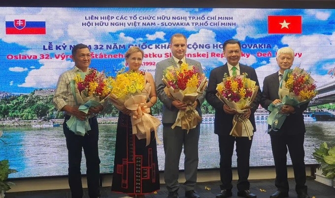 ទីក្រុងហូជីមិញជួបប្រាស្រ័យអបអរសាទរទិវាជាតិរបស់ប្រទេសស្លូវ៉ាគី ទីក្រុងហូជីមិញជួបប្រាស្រ័យអបអរសាទរទិវាជាតិរបស់ប្រទេសស្លូវ៉ាគី