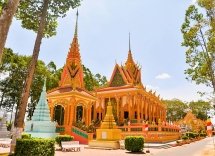 សម្រស់​វត្ត​ខ្មែរ​អាយុ​៥០០​ឆ្នាំ​ក្រោម​ម្លប់​ដើម​ឈើ​បុរាណ​នៅ​ក្រុង​ Can Tho