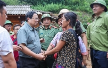 នាយករដ្ឋមន្ត្រីវៀតណាមចុះសួរសុខទុក្ខប្រជាពលរដ្ឋ និងដឹកនាំការស្តារទឹកជំនន់នៅខេត្ត Dien Bien
