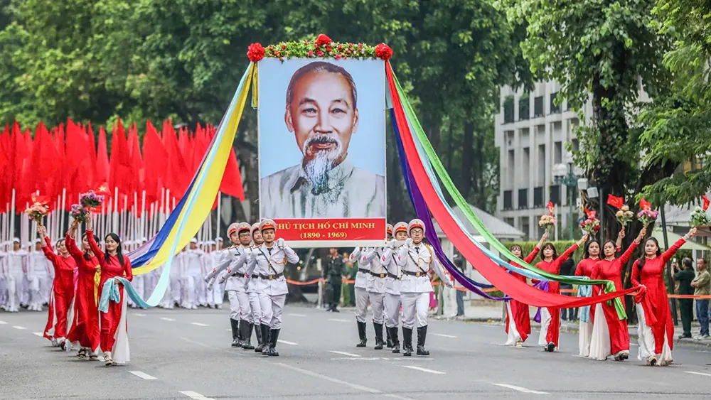 ប៉ូលិសក្រុងហាណូយ ហាត់សមក្បួនដង្ហែ "ពិធីបុណ្យដើម្បីរាជធានីសន្តិភាព"
