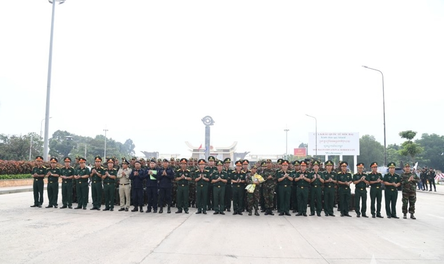 បញ្ជាការដ្ឋានយោធាខេត្ត Tay Ninh ទទួលគណៈប្រតិភូ កងយោធពលខេមរភូមិន្ទ អញ្ជើញចូលរួមព្យុហយាត្រា