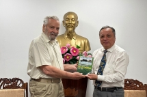 Botz László - មន្ត្រីហុងគ្រី និងបេសកកម្មអន្តរជាតិនៅវៀតណាម