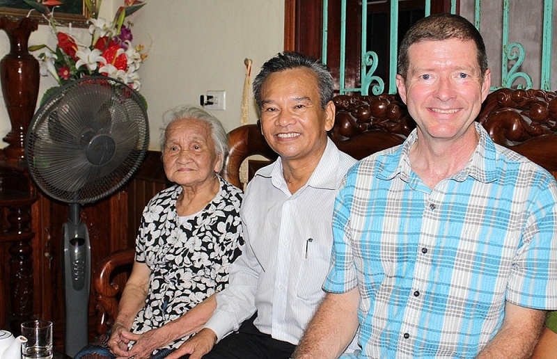 Thomas Eugene Wilber: ដំណើរដើម្បីព្យាបាលវៀតណាម - ទំនាក់ទំនងអាមេរិកពីវត្ថុអនុស្សាវរីយ៍របស់ឪពុកគាត់