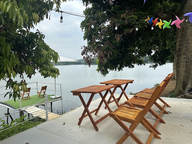 ដាស់សម្រស់លាក់កំបាំងនៃ 