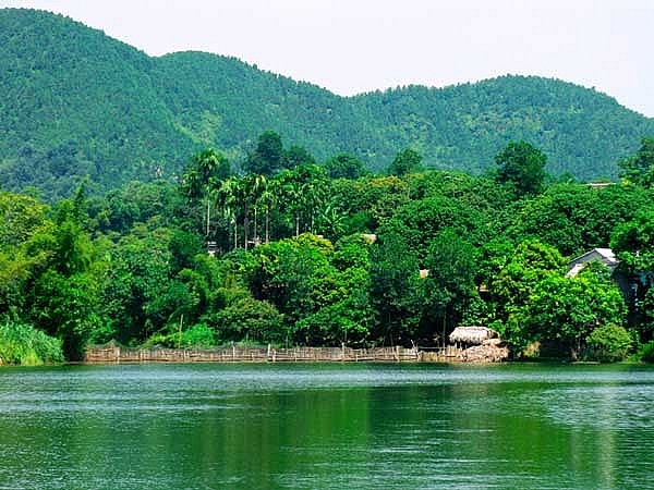 ដាស់សម្រស់លាក់កំបាំងនៃ 