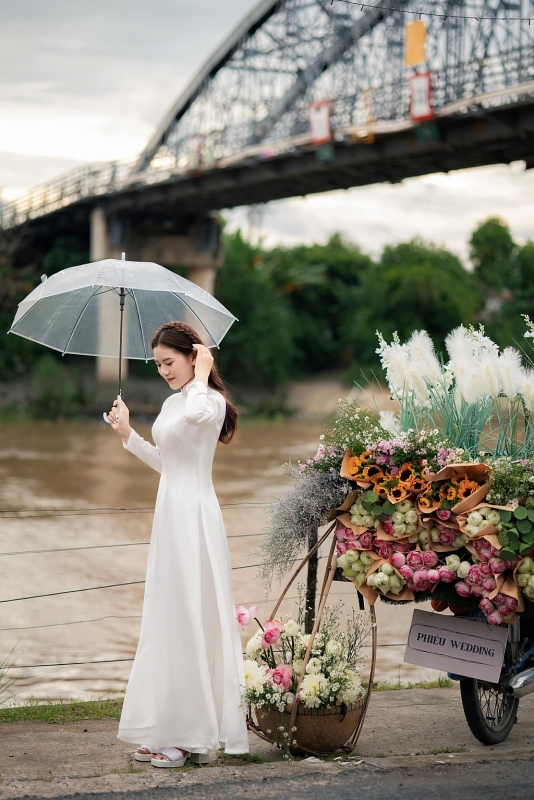 រទេះផ្កា 'សរទរដូវហាណូយ' ធ្វើដំណើរទៅទីក្រុងហូជីមិញ ទីក្រុង Binh Duong អតិថិជនតម្រង់ជួរដើម្បីថតរូប