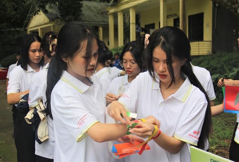 យុវជន​ជិត​១.០០០​នាក់​បាន​ចូល​រួម​ក្នុង​ការ​ដើរ​ឆ្លើយ​តប 