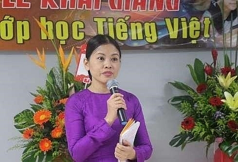 អ្នកគ្រូ Nguyen Thi Lien 