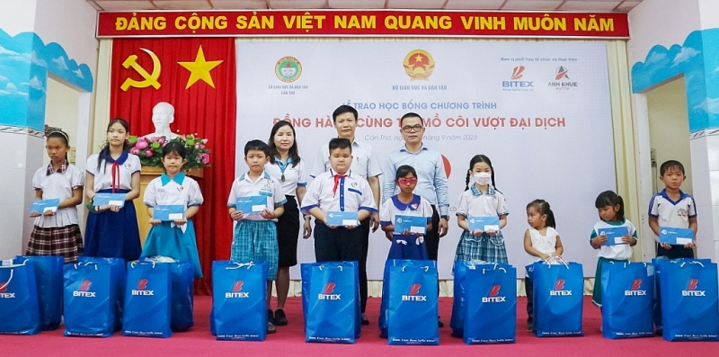 កុមារកំព្រាដោយសារជំងឺរាតត្បាត Covid-19 ត្រូវបានប្រគល់រង្វាន់នៅក្នុងពិធីនេះ
