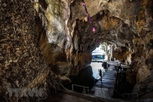 ទេសភាពដ៏ស្រស់ស្អាតនៃប្រាសាទ Thac Bo និងរូងភ្នំ Thac Bo នៅ Hoa Binh