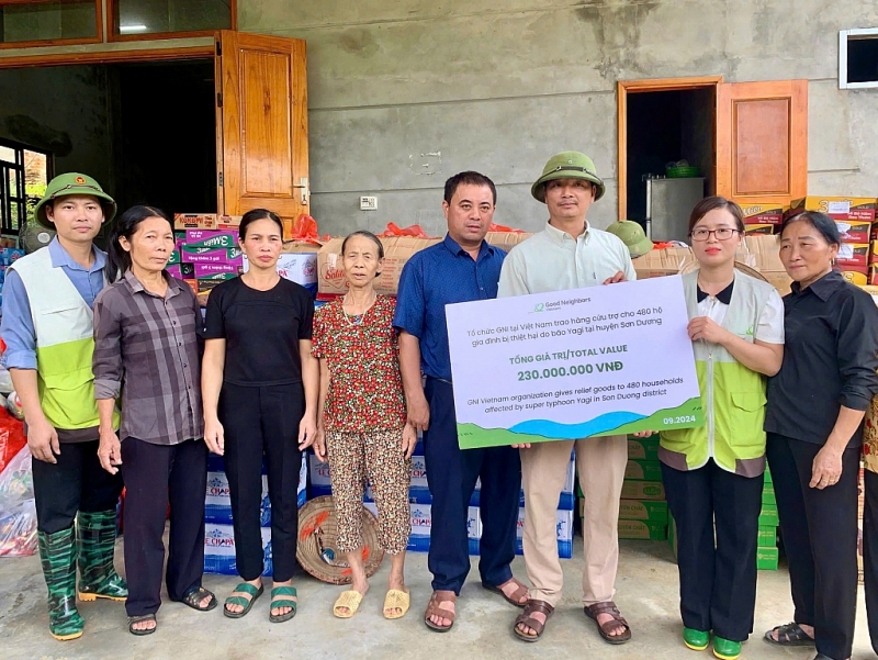 GNI បានប្រគល់សម្ភារៈសង្គ្រោះដល់គ្រួសារជិត ៥០០ នៅ Tuyen Quang, Ha Giang