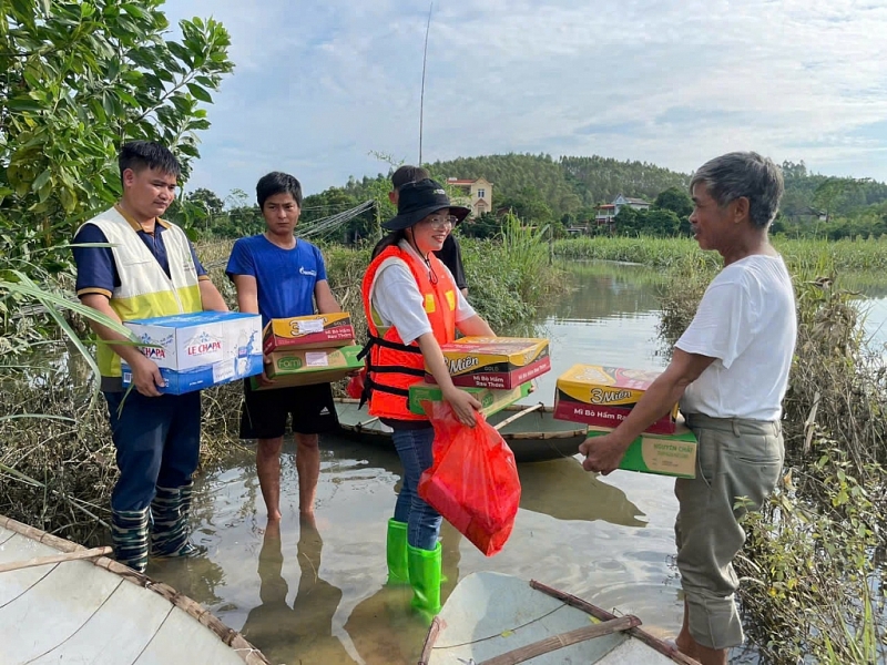 GNI បានប្រគល់សម្ភារៈសង្គ្រោះដល់គ្រួសារជិត ៥០០ នៅ Tuyen Quang, Ha Giang