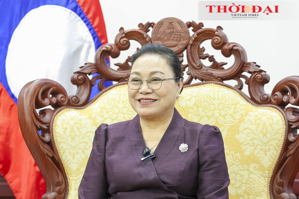 ឯកអគ្គរដ្ឋទូតឡាវ លោក Khamphao Ernthavanh៖ វៀតណាមបញ្ជាក់ជំហររបស់ខ្លួនជាមួយនឹងភាពរឹងមាំ និងក្តីប្រាថ្នាចង់ក្រោកឡើង