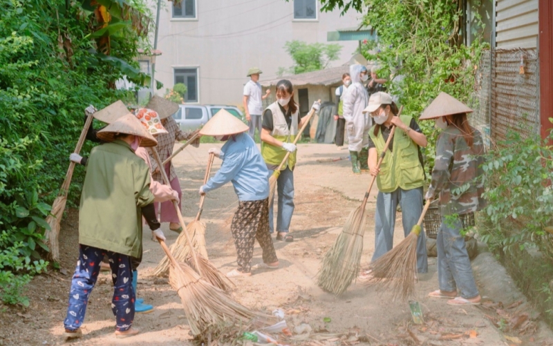 GNI គាំទ្រការសម្លាប់មេរោគ និងការការពារជំងឺសម្រាប់គ្រួសារជាង ១,០០០ បន្ទាប់ពីព្យុះទី ៣ នៅ Tuyen Quang