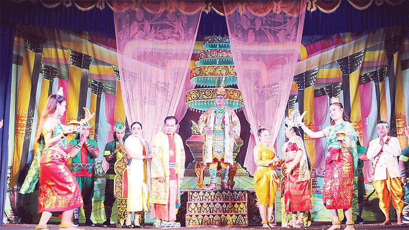 ក្រុមសិល្បៈខ្មែរ Anh Binh Minh នៃខេត្ត Vinh Long សំដែងទម្រង់សិល្បៈល្ខោន Du Ke។