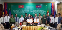 ខេត្ត An Giang និងខេត្តកំពត ចុះហត្ថលេខាលើកិច្ចព្រមព្រៀងពាណិជ្ជកម្មតាមព្រំដែនវៀតណាម-កម្ពុជា