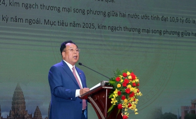 លើកកំពស់កាលានុវត្តភាពសហប្រតិបត្តិការរវាងសហគ្រាសវៀតណាម និងកម្ពុជា