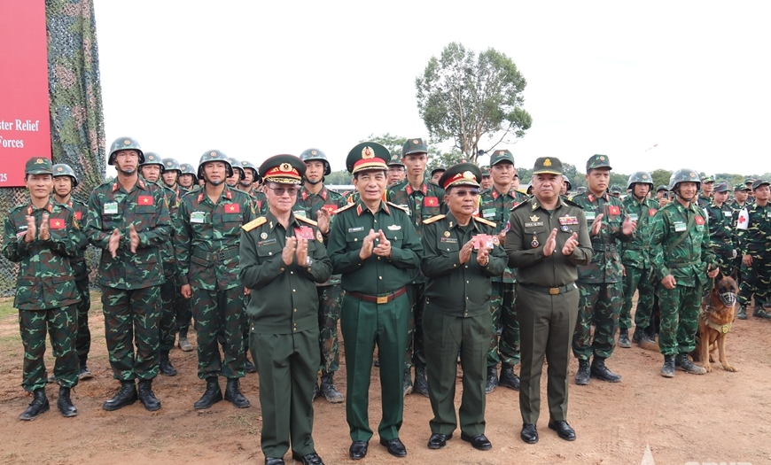 រដ្ឋមន្ត្រីការពារជាតិវៀតណាម ឡាវ និងកម្ពុជា ចូលរួមសមយុទ្ធស្វែងរក និងជួយសង្គ្រោះរួមគ្នារវាងកងទ័ពនៃប្រទេសទាំងបី