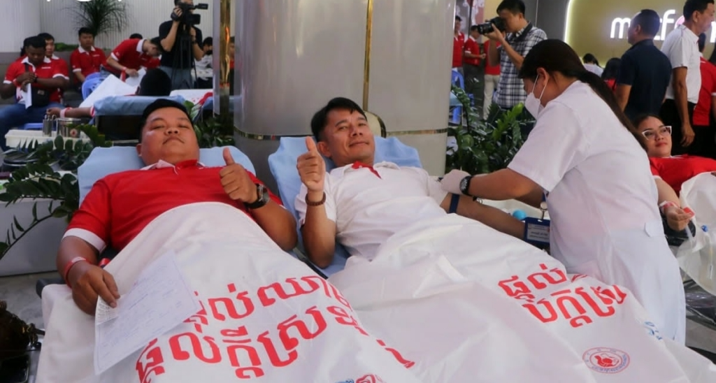 ប្រជាជនវៀតណាមជាច្រើនបានចូលរួមក្នុងកម្មវិធីបរិច្ចាគឈាមមនុស្សធម៌របស់ Viettel Campuchia