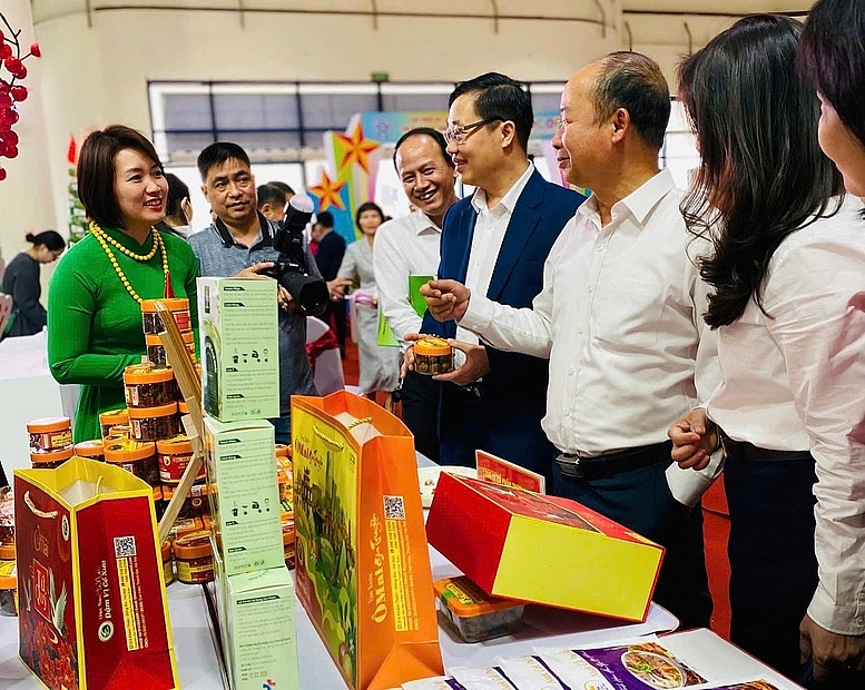 ទីក្រុង Ha Noi៖ ដំណើរ ១៥ ឆ្នាំនៃភាពជោគជ័យក្នុងការកសាងជនបទថ្មី ទីក្រុង Ha Noi៖ ដំណើរ ១៥ ឆ្នាំនៃភាពជោគជ័យក្នុងការកសាងជនបទថ្មី