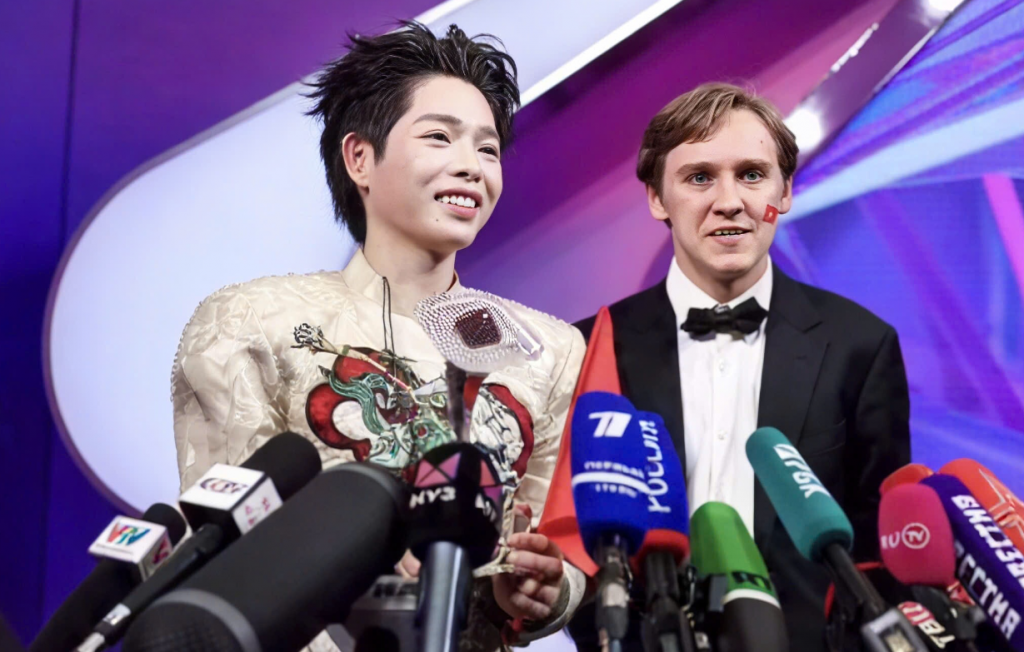 ខ្ញុំមិនអាចស្រមៃថាជីវិតនឹងទៅជាយ៉ាងណាបើគ្មានភាសាវៀតណាម ខ្ញុំមិនអាចស្រមៃថាជីវិតនឹងទៅជាយ៉ាងណាបើគ្មានភាសាវៀតណាម