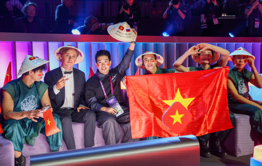 ខ្ញុំមិនអាចស្រមៃថាជីវិតនឹងទៅជាយ៉ាងណាបើគ្មានភាសាវៀតណាម ខ្ញុំមិនអាចស្រមៃថាជីវិតនឹងទៅជាយ៉ាងណាបើគ្មានភាសាវៀតណាម