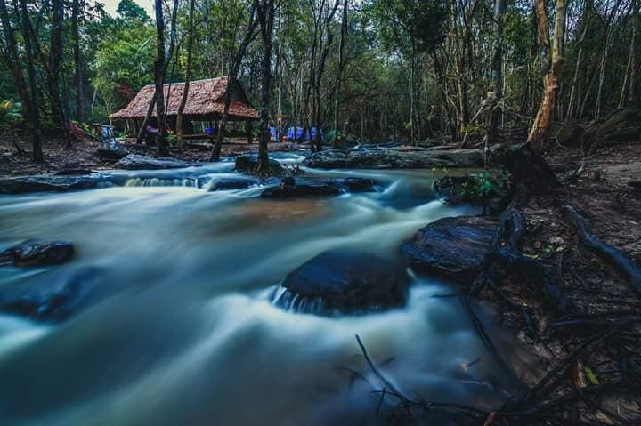 ទឹកធ្លាក់ចង្រ្កានរយនៅសៀមរាប ទេសភាពត្រកាលអង្រួនចិត្តចង់ទៅលេង