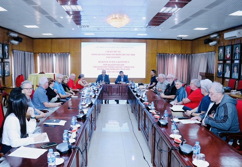 ប្រជាជនវៀតណាមចងចាំជានិច្ច និងស្វាគមន៍មិត្តអាល្លឺម៉ង់