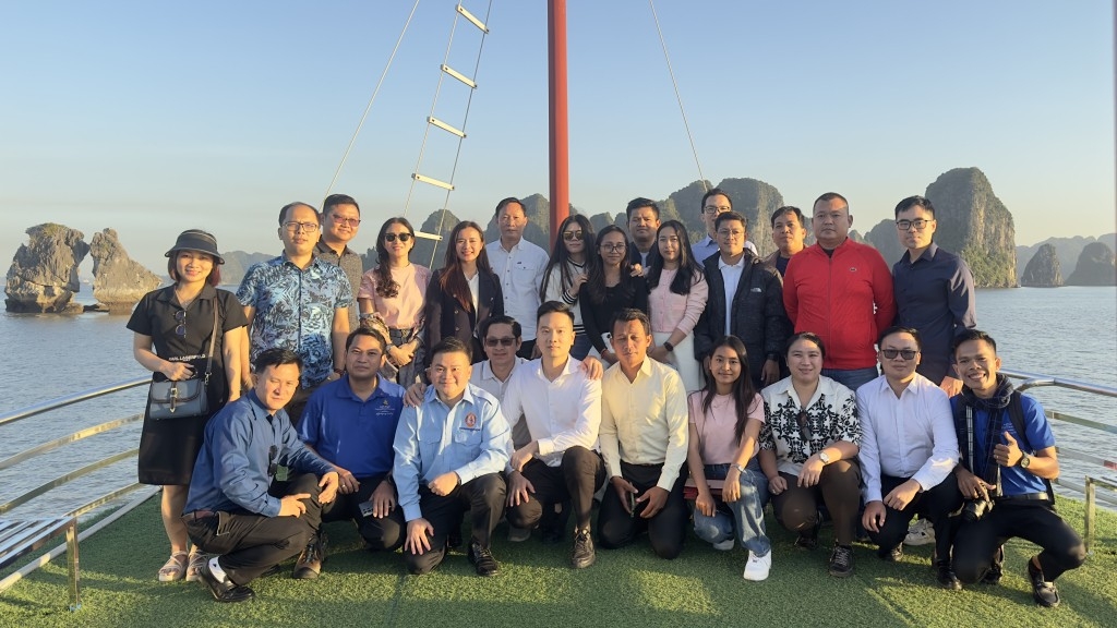 យុវជនកម្ពុជាស្វែងយល់អំពីខេត្ត Quang Ninh