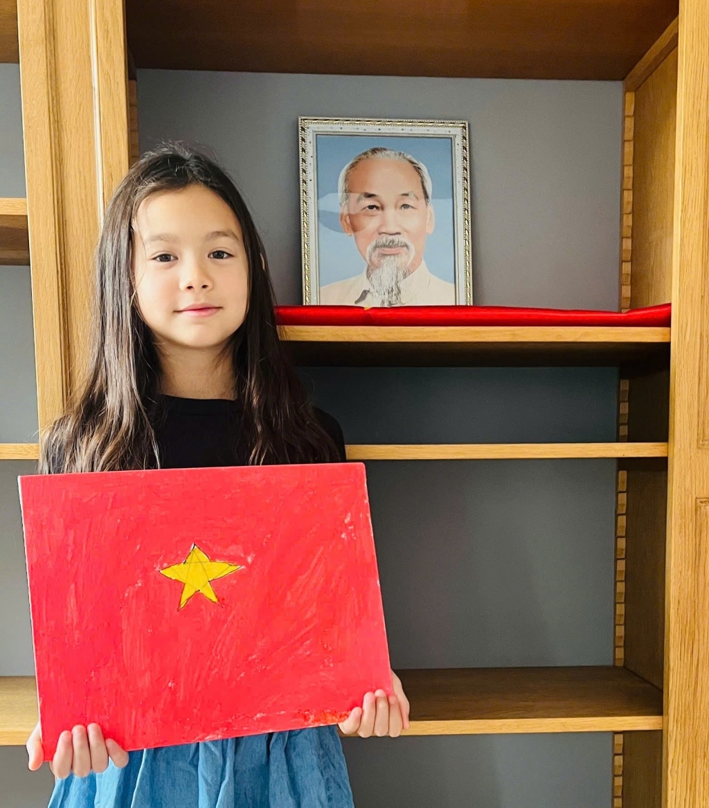 បង្រៀនកុមារឱ្យនិយាយភាសាវៀតណាមពីទីក្រុង Chartres (ប្រទេសបារាំង) បង្រៀនកុមារឱ្យនិយាយភាសាវៀតណាមពីទីក្រុង Chartres (ប្រទេសបារាំង)