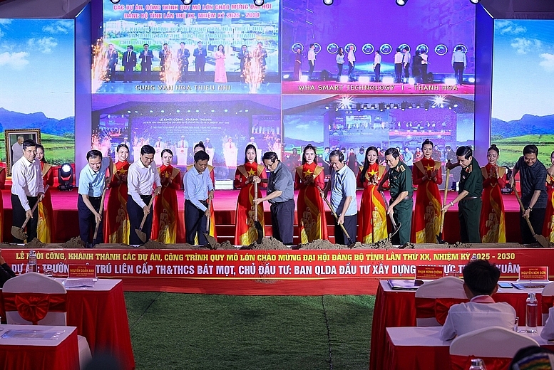 ការសាងសង់សាលារៀនចំនួន ១០០ នៅតំបន់ព្រំដែនបានចាប់ផ្តើមក្នុងពេលដំណាលគ្នា៖ នឹងក្លាយជាគំរូមួយទាក់ទងនឹងសម្ភារៈ ការរៀបចំអប់រំ ការគ្រប់គ្រង និងប្រតិបត្តិការ