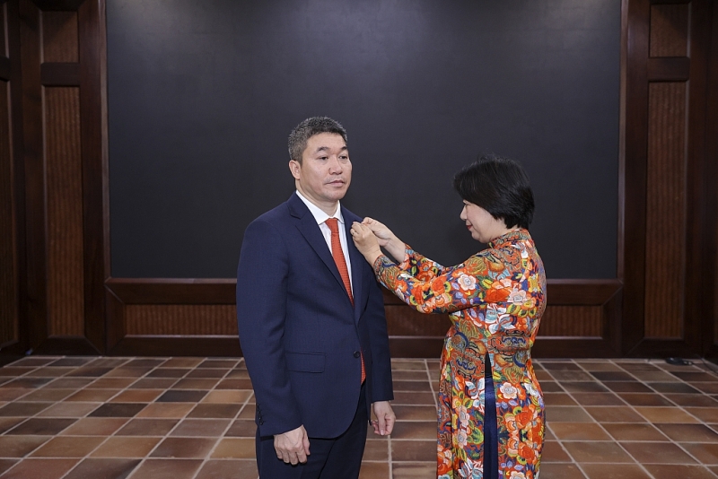 សម្ព័ន្ធអង្គការមិត្តភាពវៀតណាមរាយការណ៍អំពីការងារជូនពូ Ho ក្នុងឱកាសខួបលើកទី ៧៥ នៃទិវាប្រពៃណី