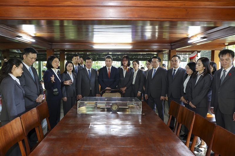 សម្ព័ន្ធអង្គការមិត្តភាពវៀតណាមរាយការណ៍អំពីការងារជូនពូ Ho ក្នុងឱកាសខួបលើកទី ៧៥ នៃទិវាប្រពៃណី