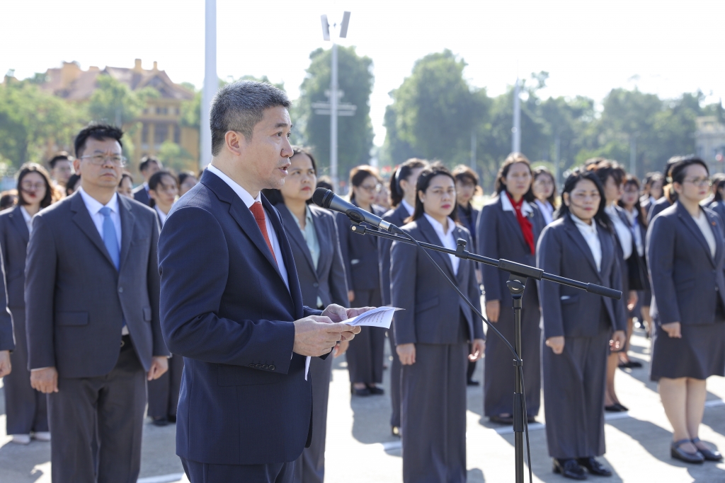 សម្ព័ន្ធអង្គការមិត្តភាពវៀតណាមរាយការណ៍អំពីការងារជូនពូ Ho ក្នុងឱកាសខួបលើកទី ៧៥ នៃទិវាប្រពៃណី