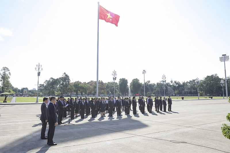 សម្ព័ន្ធអង្គការមិត្តភាពវៀតណាមរាយការណ៍អំពីការងារជូនពូ Ho ក្នុងឱកាសខួបលើកទី ៧៥ នៃទិវាប្រពៃណី