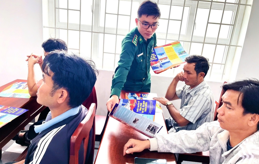 ខេត្ត Khanh Hoa ផ្សព្វផ្សាយការឃោសនា និងការត្រួតពិនិត្យនាវានេសាទ ដើម្បីប្រយុទ្ធប្រឆាំងនឹងការនេសាទខុសច្បាប់ និងខុសច្បាប់ (IUU) ខេត្ត Khanh Hoa ផ្សព្វផ្សាយការឃោសនា និងការត្រួតពិនិត្យនាវានេសាទ ដើម្បីប្រយុទ្ធប្រឆាំងនឹងការនេសាទខុសច្បាប់ និងខុសច្បាប់ (IUU)