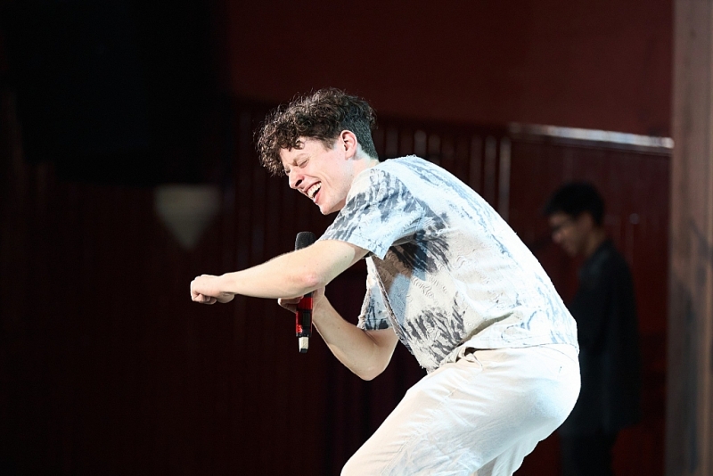 ជនជាតិលោកខាងលិចបីនាក់ជាឯកអគ្គរដ្ឋទូតភាសាវៀតណាម ជនជាតិលោកខាងលិចបីនាក់ជាឯកអគ្គរដ្ឋទូតភាសាវៀតណាម