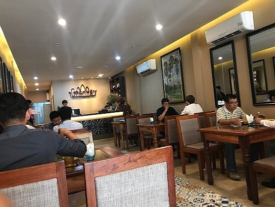 សាក​មក​ញ៉ាំ ម្ហូប​ខ្មែរ​ក្រៅ​ផ្ទះ​ម្ដង​មើល៍ ! ប្លែក​មាត់​ហើយ​ បរិយាកាស​ល្អ​ទៀត
