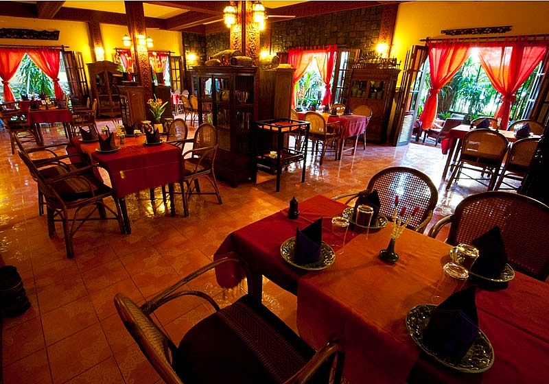 សាក​មក​ញ៉ាំ ម្ហូប​ខ្មែរ​ក្រៅ​ផ្ទះ​ម្ដង​មើល៍ ! ប្លែក​មាត់​ហើយ​ បរិយាកាស​ល្អ​ទៀត