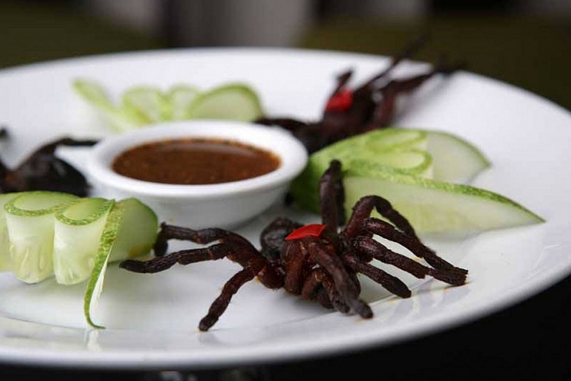 សាក​មក​ញ៉ាំ ម្ហូប​ខ្មែរ​ក្រៅ​ផ្ទះ​ម្ដង​មើល៍ ! ប្លែក​មាត់​ហើយ​ បរិយាកាស​ល្អ​ទៀត
