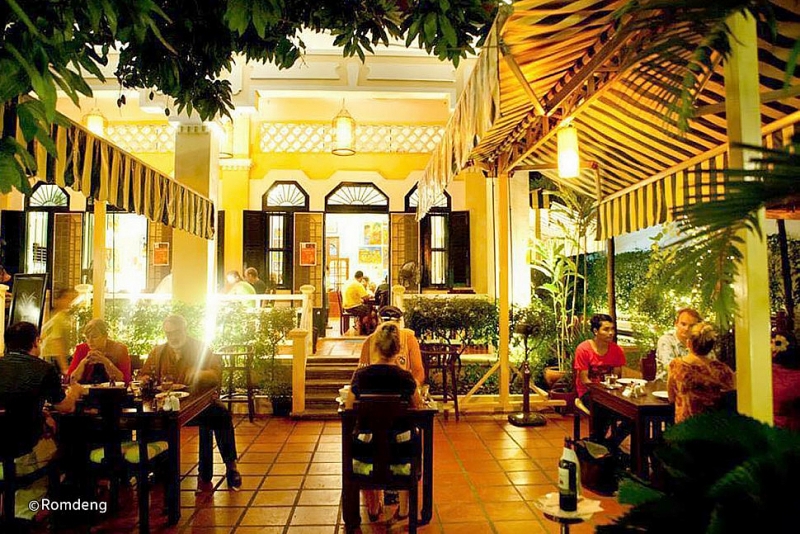 សាក​មក​ញ៉ាំ ម្ហូប​ខ្មែរ​ក្រៅ​ផ្ទះ​ម្ដង​មើល៍ ! ប្លែក​មាត់​ហើយ​ បរិយាកាស​ល្អ​ទៀត
