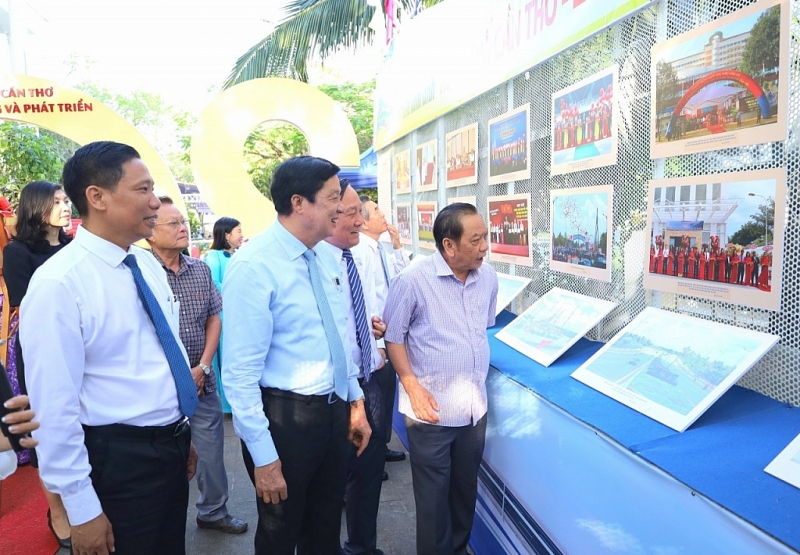 បើកការតាំងពិព័រណ៍រូបថត 