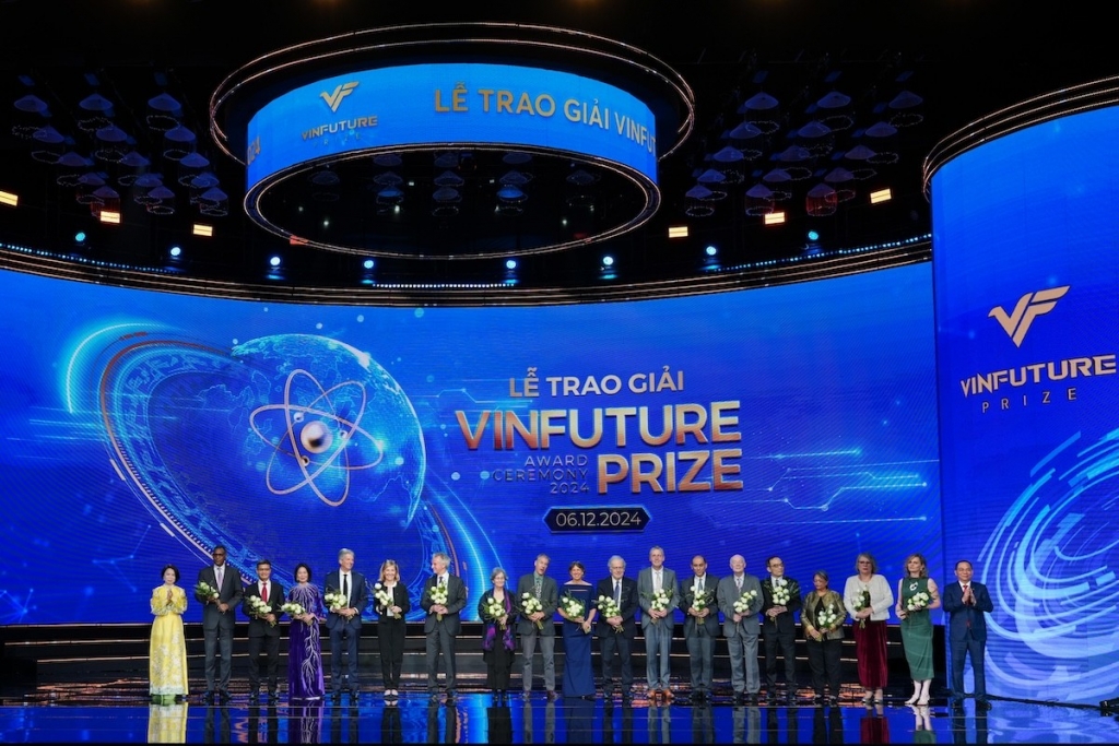 ពានរង្វាន់ VinFuture ឆ្នាំ ២០២៤ ផ្តល់កិត្តិយសដល់ ៤ ស្នាដៃវិទ្យាសាស្ត្រ "ការទម្លាយភាពធន់"