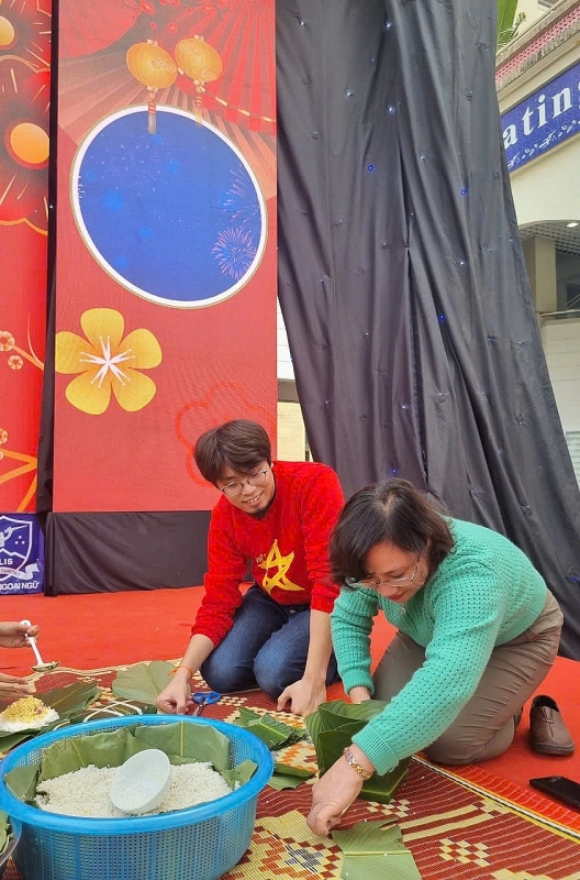 Hikaru Watanabe៖ ភាសាវៀតណាមដ៏ស្រស់ស្អាតពីរឿងសាមញ្ញៗ ការហៅទូរស័ព្ទពេលព្រឹក និងការសួរសុខទុក្ខប្រចាំថ្ងៃ Hikaru Watanabe៖ ភាសាវៀតណាមដ៏ស្រស់ស្អាតពីរឿងសាមញ្ញៗ ការហៅទូរស័ព្ទពេលព្រឹក និងការសួរសុខទុក្ខប្រចាំថ្ងៃ