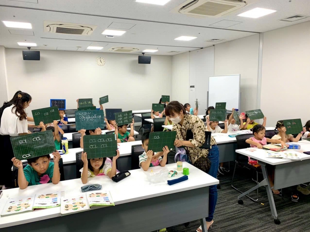 ការរួមបញ្ចូលគ្នារវាងការតាំងចិត្តខ្ពស់ និងការសម្របសម្រួល ដើម្បីផ្សព្វផ្សាយភាសាវៀតណាមប្រកបដោយចីរភាព