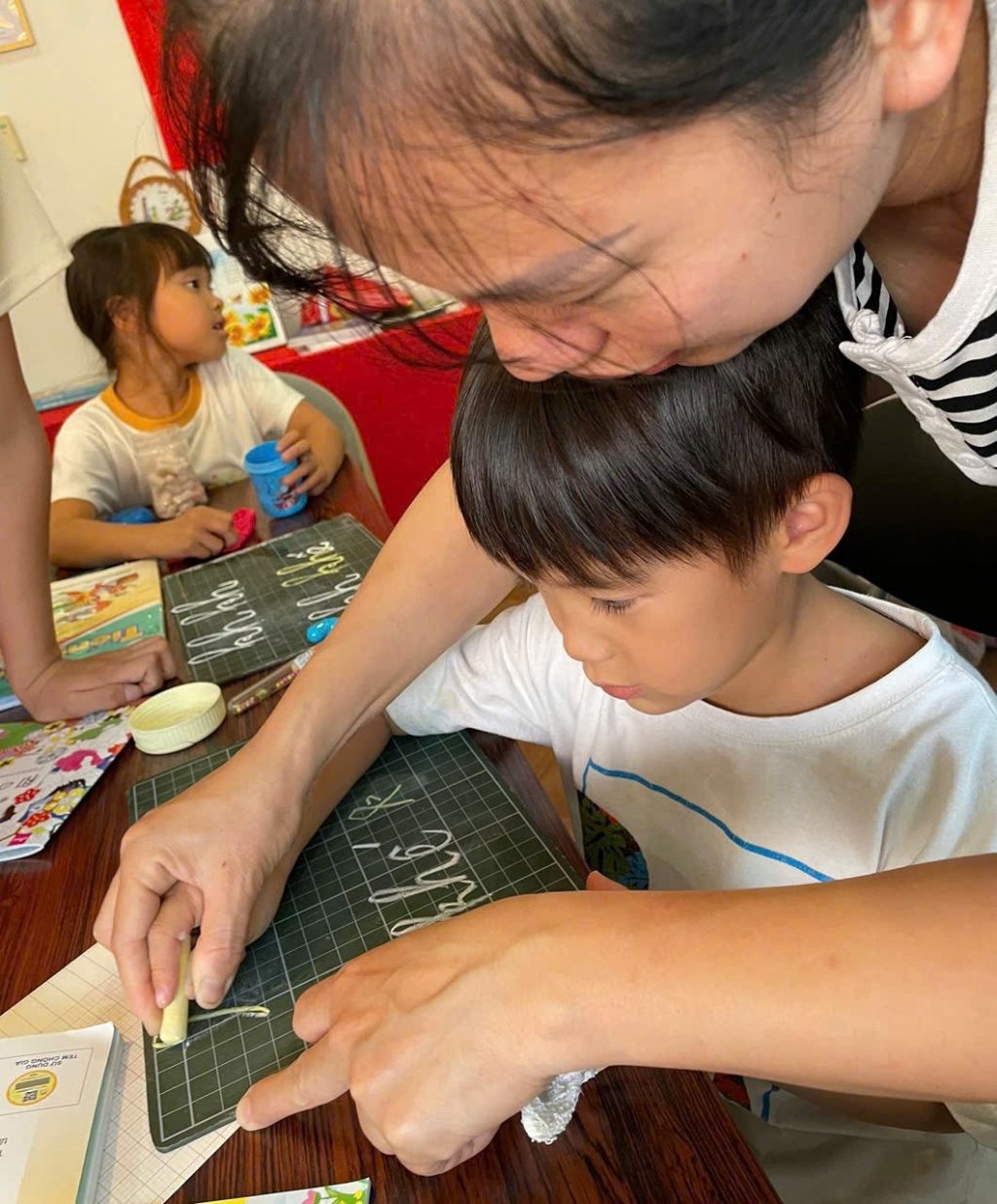 គ្រូបង្រៀនជនជាតិវៀតណាមម្នាក់នៅទីក្រុងអូសាកា និងដំណើររបស់គាត់ក្នុងការបង្រៀនភាសាវៀតណាមដល់កុមារនៅឆ្ងាយពីផ្ទះ