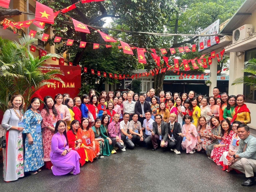 គ្រូបង្រៀនជនជាតិវៀតណាមម្នាក់នៅទីក្រុងអូសាកា និងដំណើររបស់គាត់ក្នុងការបង្រៀនភាសាវៀតណាមដល់កុមារនៅឆ្ងាយពីផ្ទះ