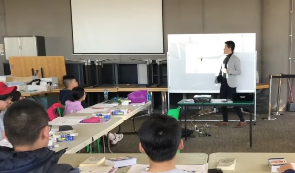 រៀនភាសាវៀតណាមក្នុងយុគសម័យ ៤.០៖ រៀនពាក្យតាមទូរស័ព្ទ អនុវត្តការនិយាយជាមួយ AI