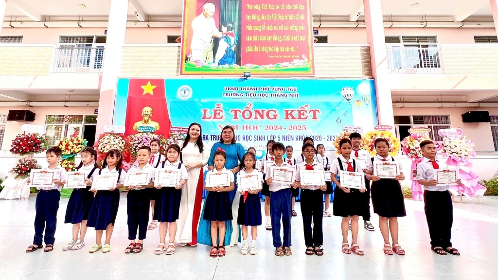 លោកវេជ្ជបណ្ឌិត Tra My បង្ហាញពីអាថ៌កំបាំងក្នុងការជួយកូនរបស់គាត់ឱ្យ «អាន និងសរសេរបានស្ទាត់ជំនាញ» ជាភាសាវៀតណាម